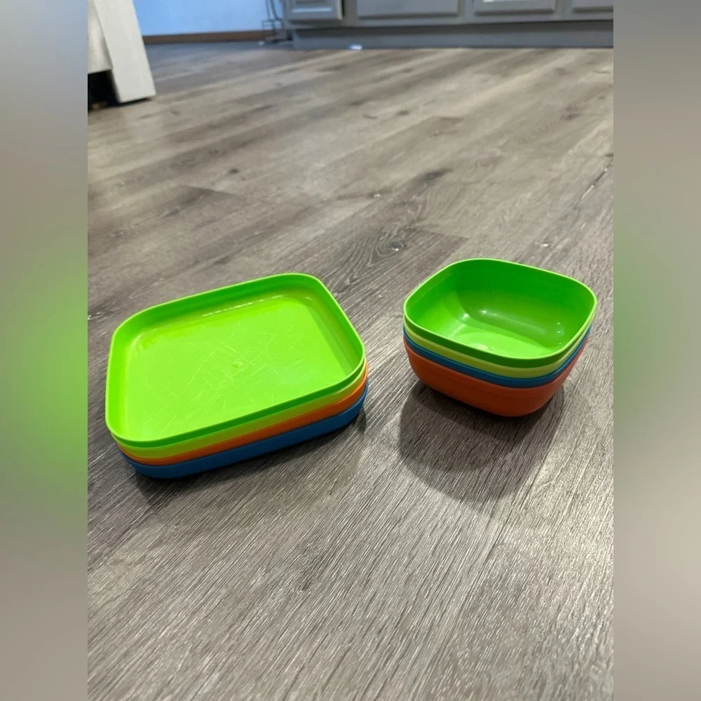 Kids plastic dinnerware set 25 pieces